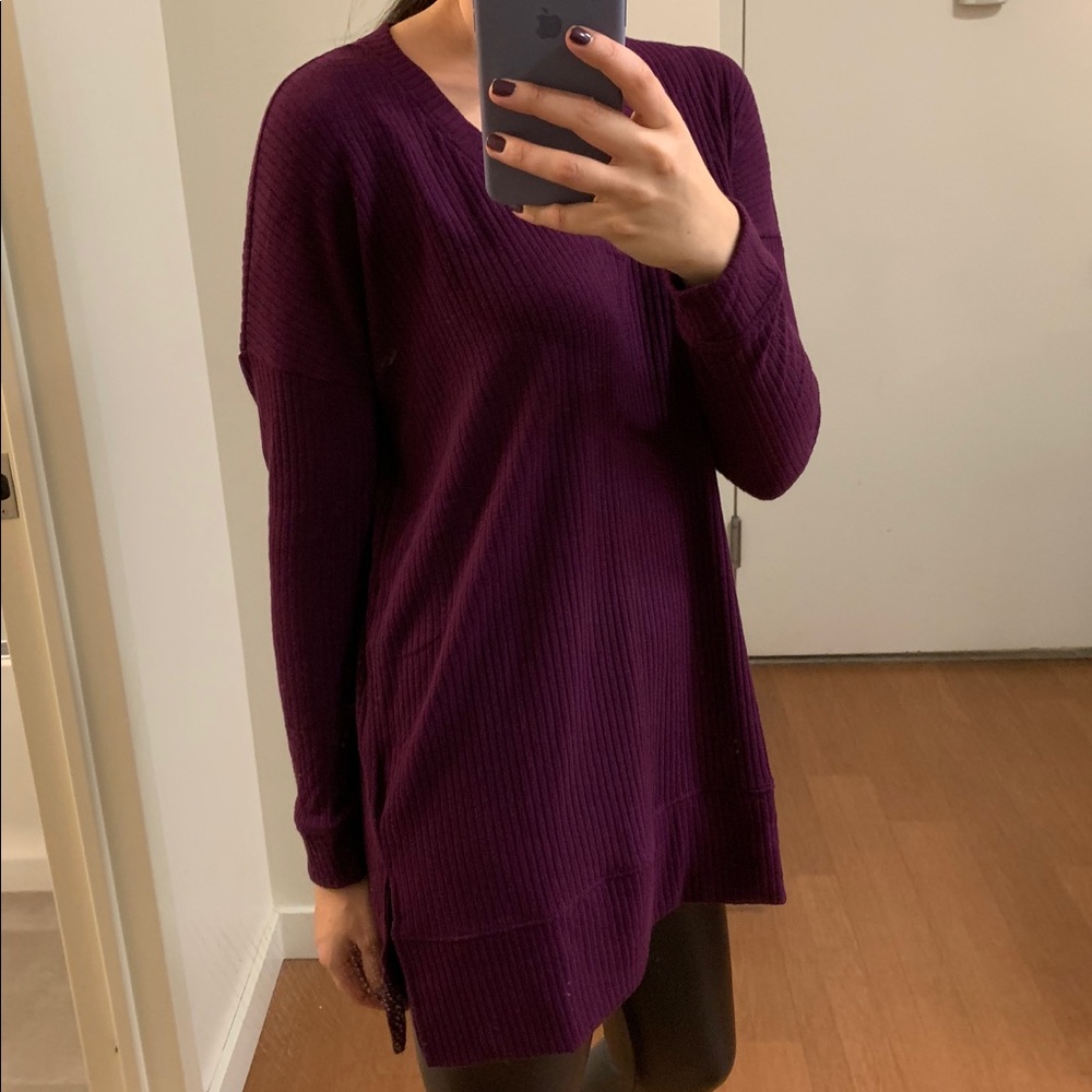 Plum Scoop V-neck - Picture 5 of 6
